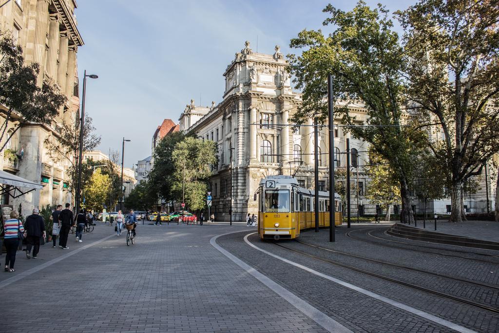 Home At Parliament Budapest Exterior foto